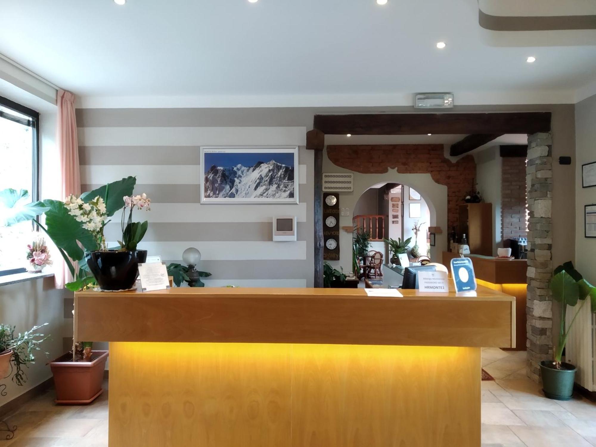 Albergo Ristorante Monterosa 아메노 외부 사진